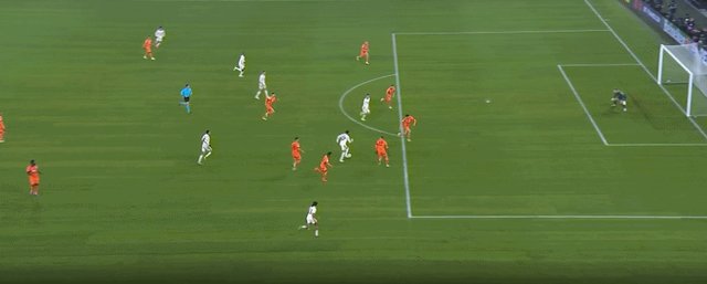 rBUBsmdYuAmARhE0AG_mrCBx3Dc853.gif